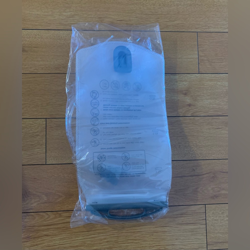 Chest Bag For Men With Accordion Structure, Multiple Pockets With Water Bag, New - Picture 10 of 14